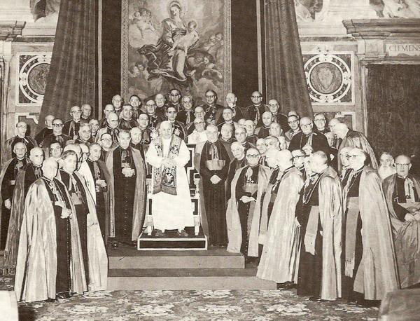 005.jpg - 1962. Los Obispos españoles con san Juan XXIII