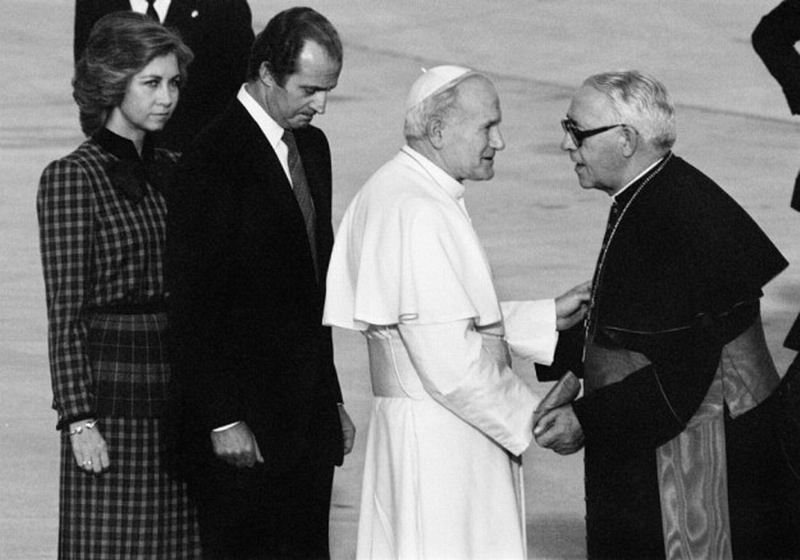 002.jpg - 1982.10.31. Llegada a España del papa San Juan Pablo II . Aeropuerto de Barajas (Madrid).