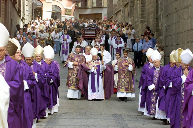 002.jpg - 2004.08.28-a Procesión hasta la Catedral.