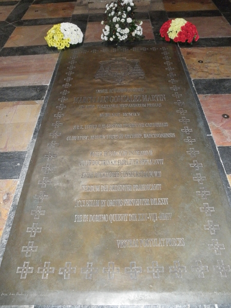 005.jpg - Lápida sepulcral en la Capilla de San Ildefonso de la Catedral Primada.01.