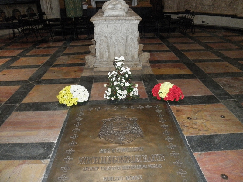 006.jpg - Lápida sepulcral en la Capilla de San Ildefonso de la Catedral Primada.02.