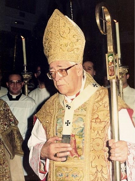024.jpg - 1988.01.23, fiesta de San Ildefonso de Toledo. Detrás de él, el actual Obispo de Moyobamba (Perú). Monseñor Rafael Escudero.